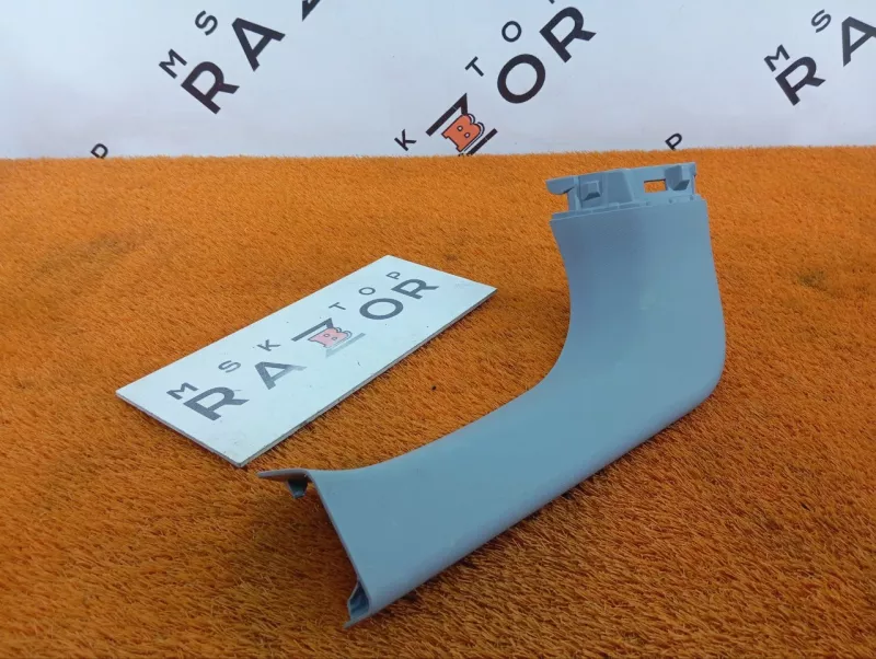 Обшивка двери багажника