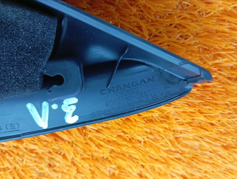 Уголок двери