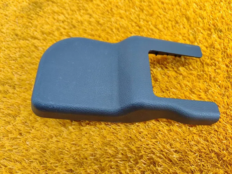 Заглушка крепления сиденья