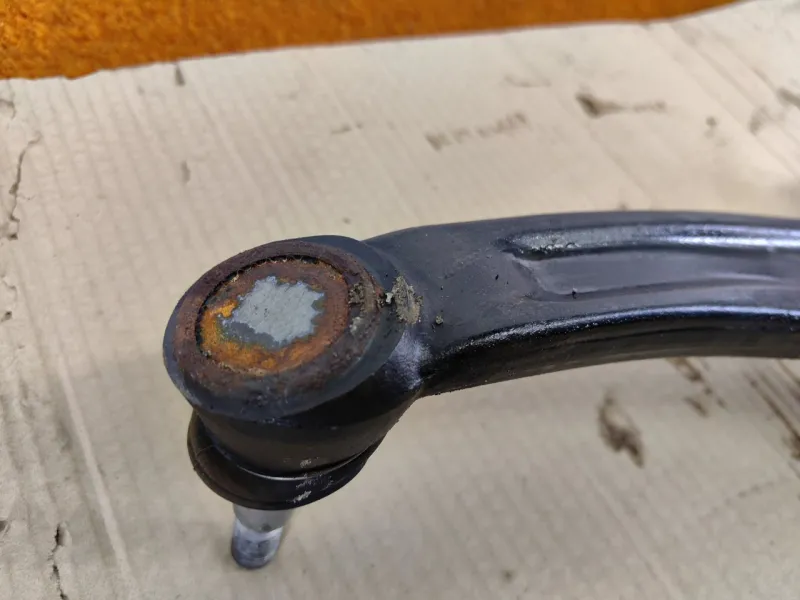 Рычаг подвески нижний