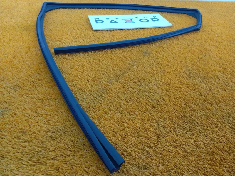 Уплотнитель стекла двери