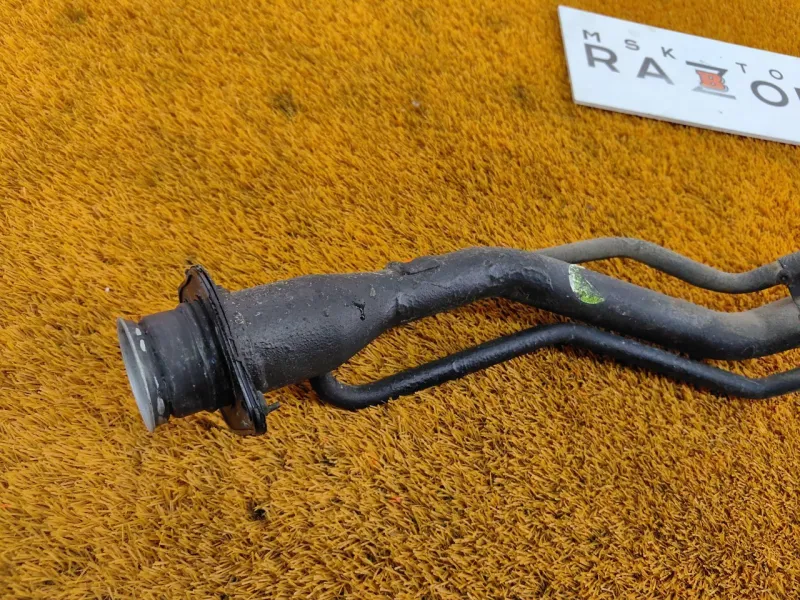 Горловина топливного бака