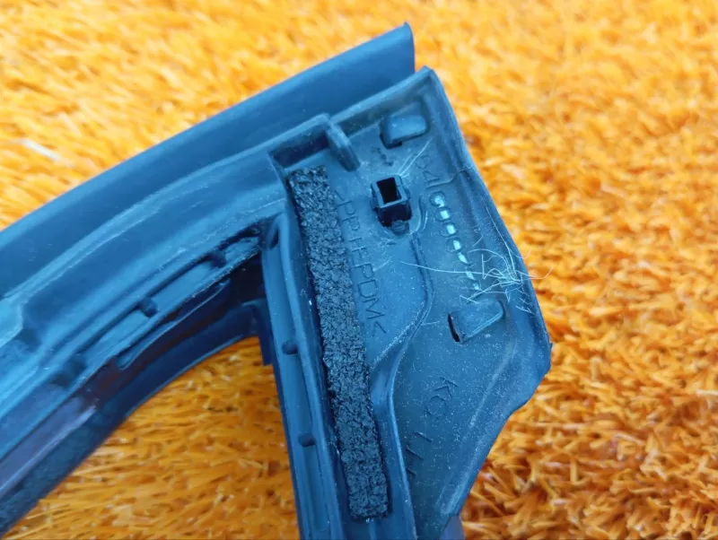 Уплотнитель двери