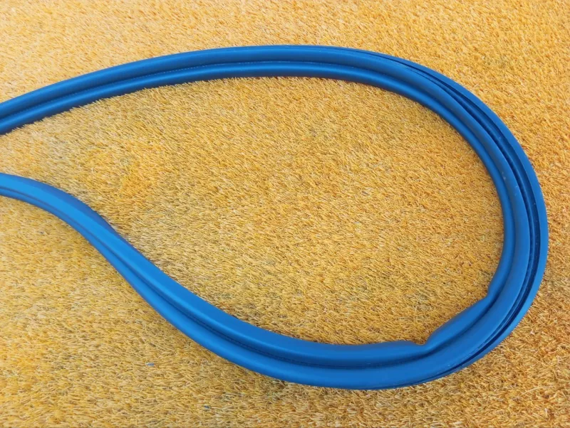 Уплотнитель багажника