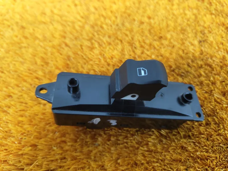 Кнопка стеклоподъемника