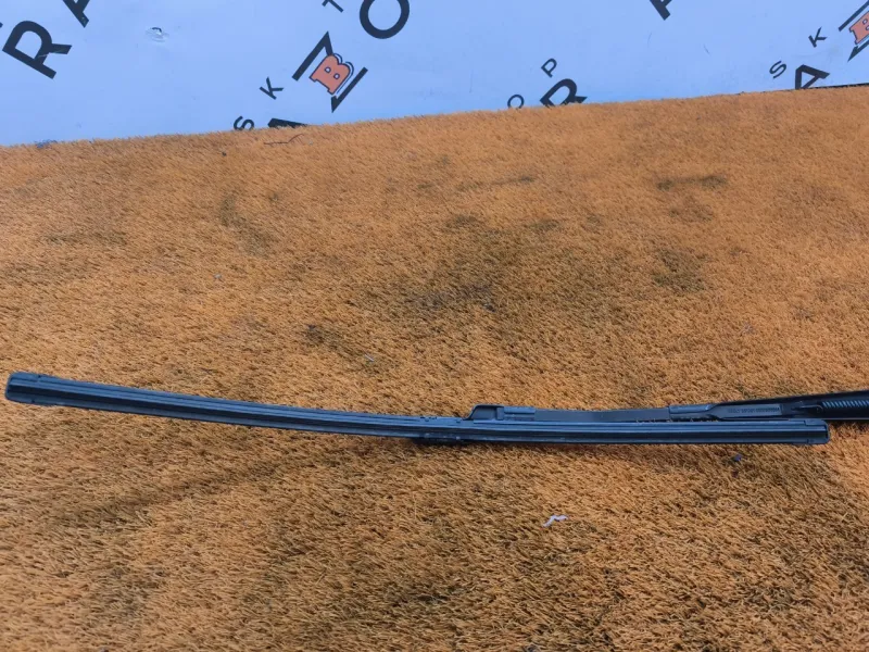 Поводок стеклоочистителя лобового стекла