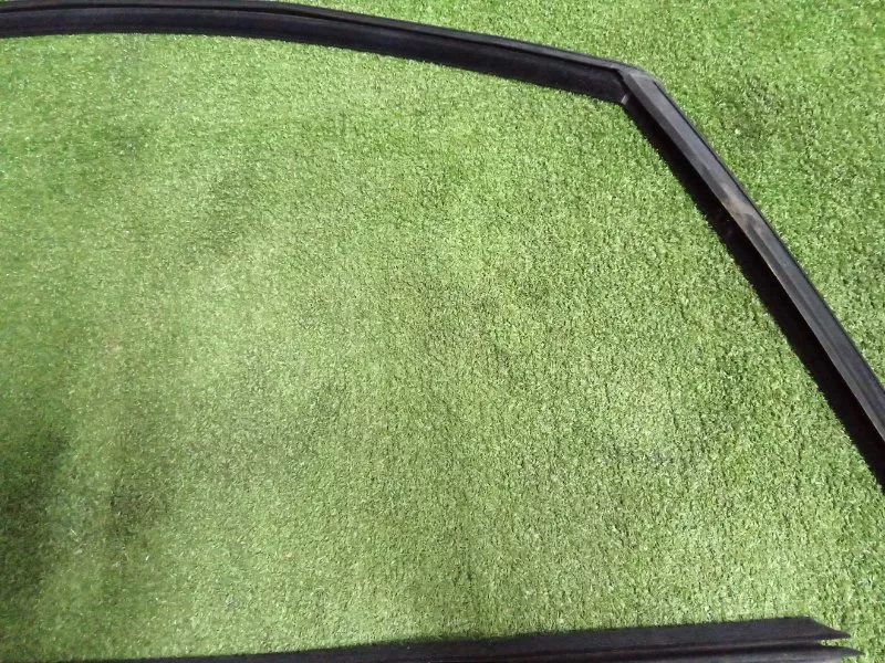 Уплотнитель стекла двери