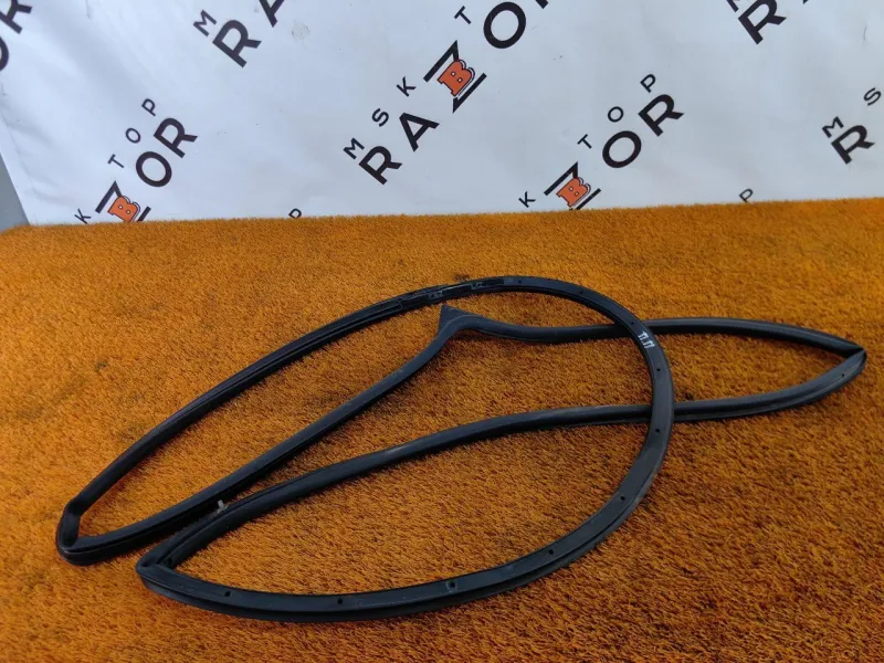 Уплотнитель двери Changan UNI-V 2023 C281F2704010200, передний правый