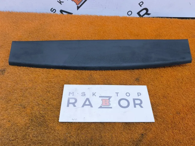 Накладка крышки багажника