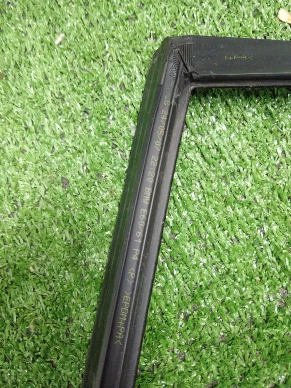 Уплотнитель стекла двери