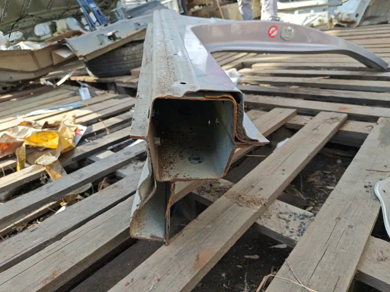 Порог с центральной стойкой