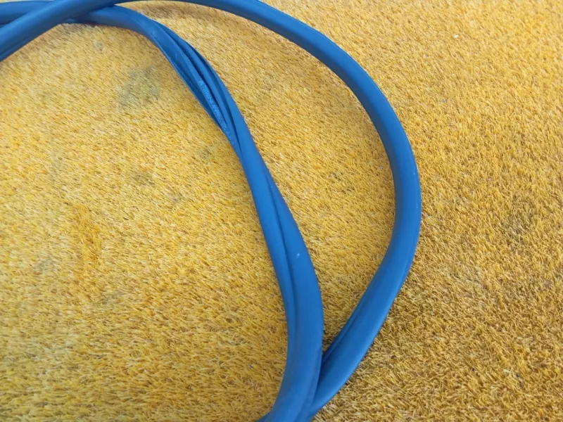 Уплотнитель проема двери