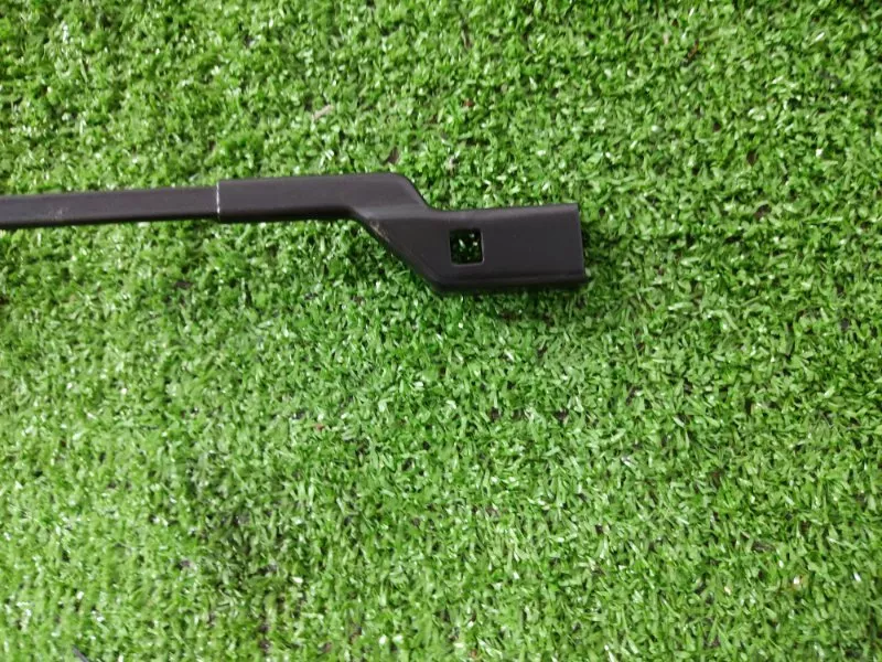 Поводок стеклоочистителя лобового стекла