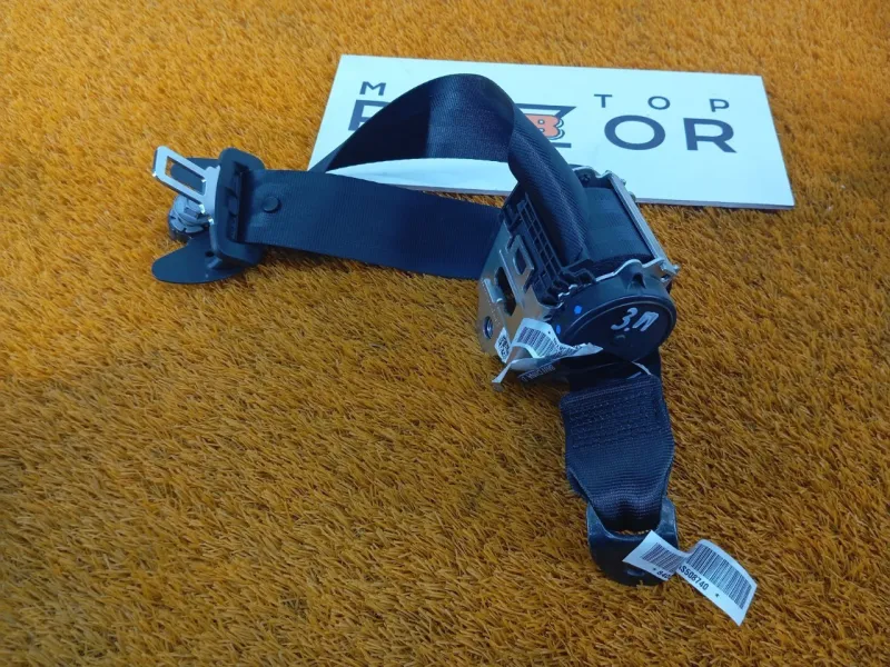 Ремень безопасности