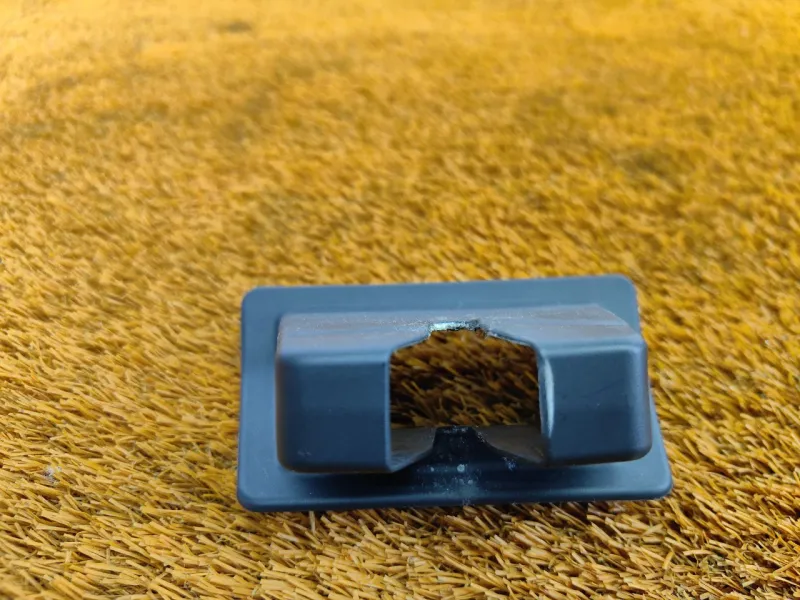 Накладка замка багажника