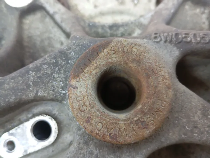 Кулак поворотный