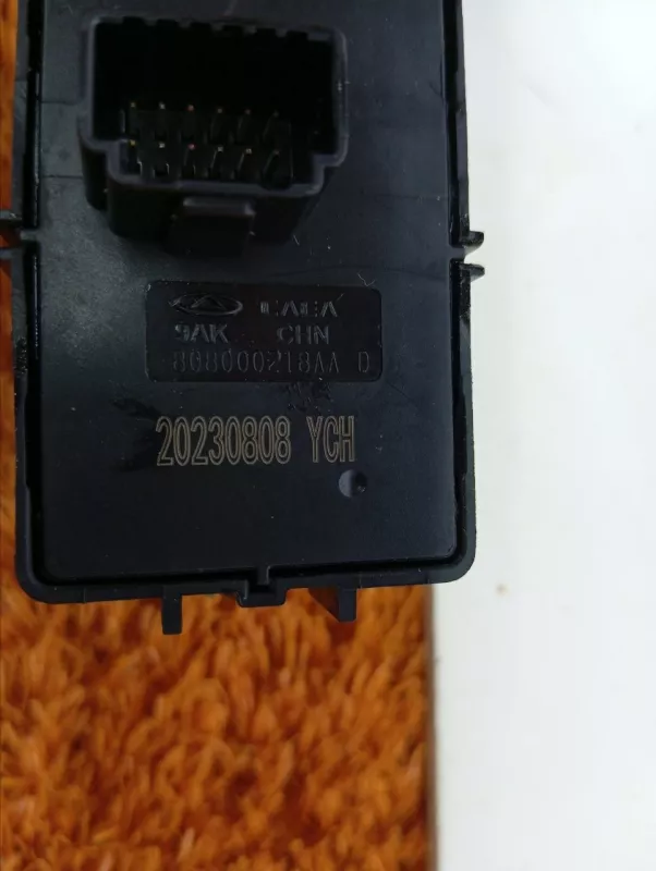 Кнопка стояночного тормоза