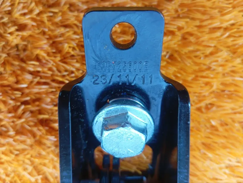 Ответная часть ремня безопасности