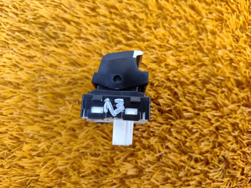 Кнопка стеклоподъемника