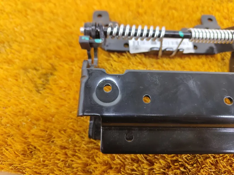 Кронштейн подлокотника