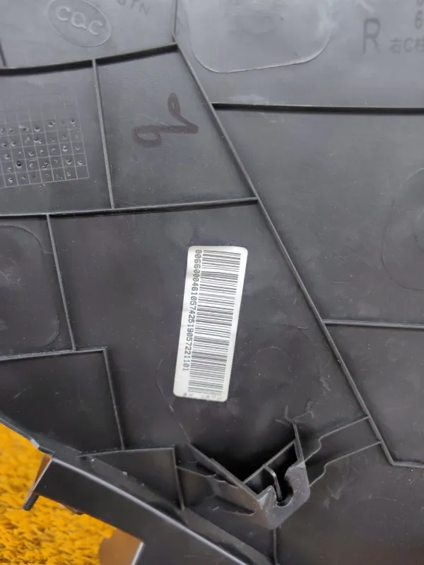 Накладка на стойку кузова