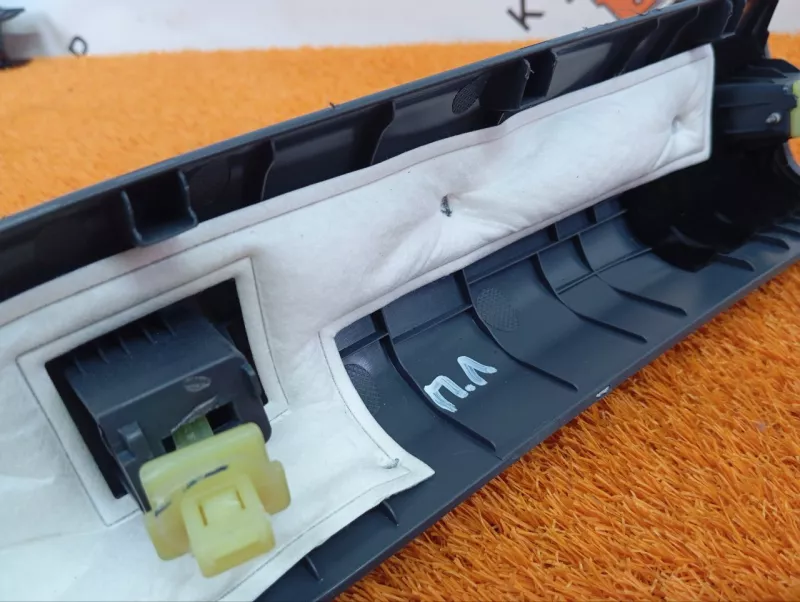 Накладка на стойку кузова