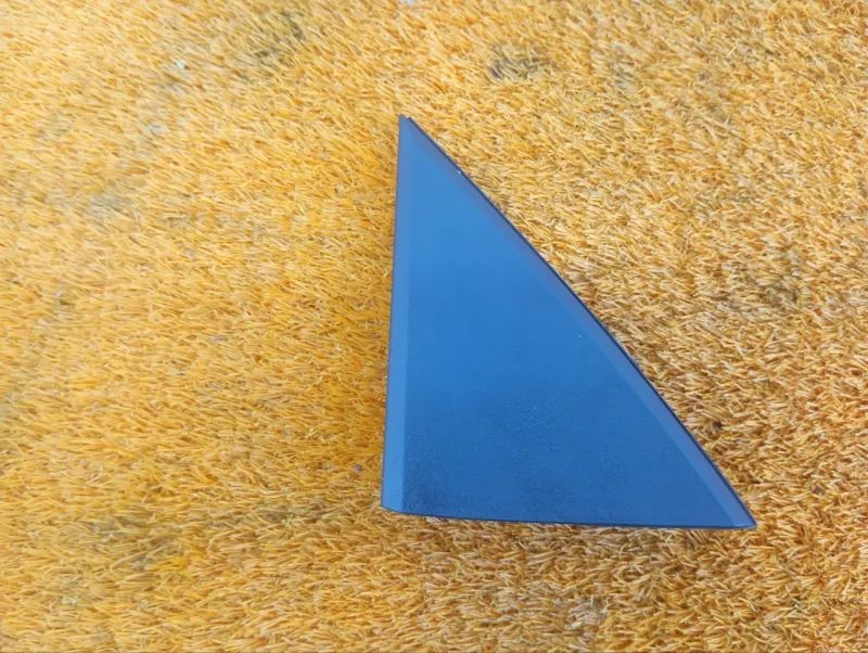 Уголок двери