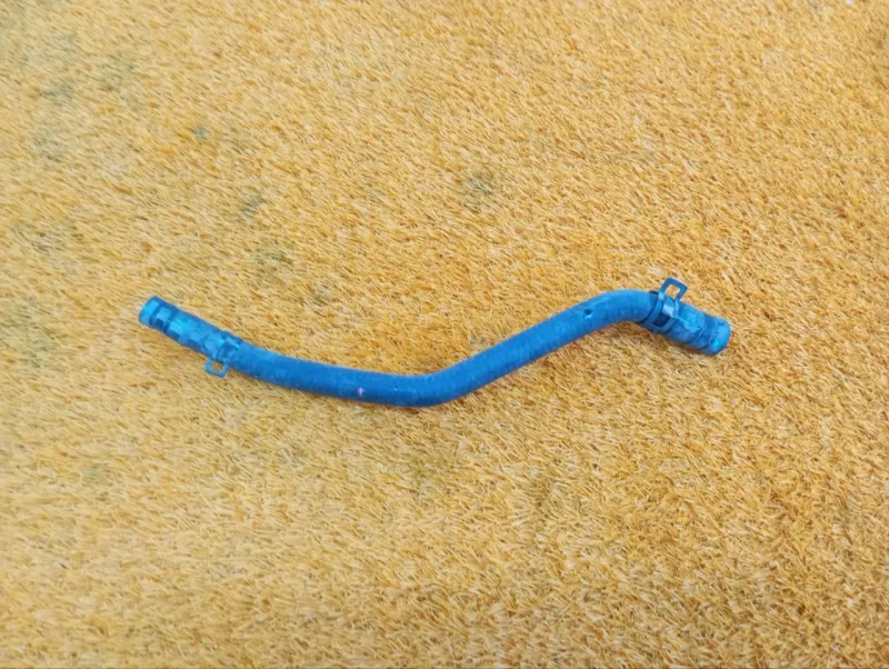 Патрубок системы охлаждения