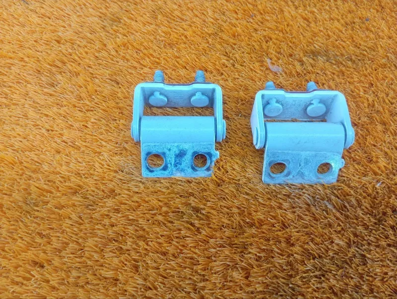 Петли двери багажника