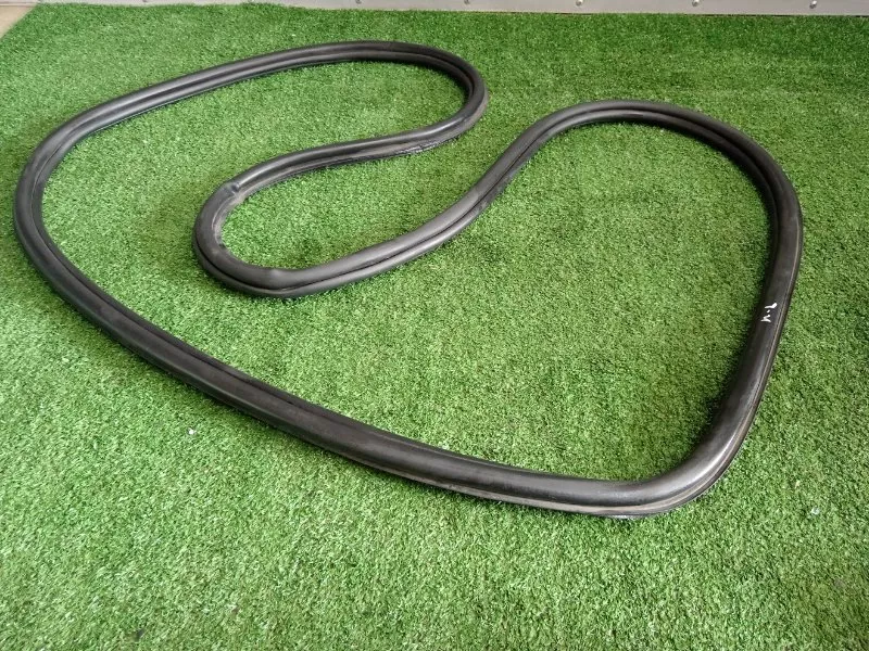 Уплотнитель проема двери