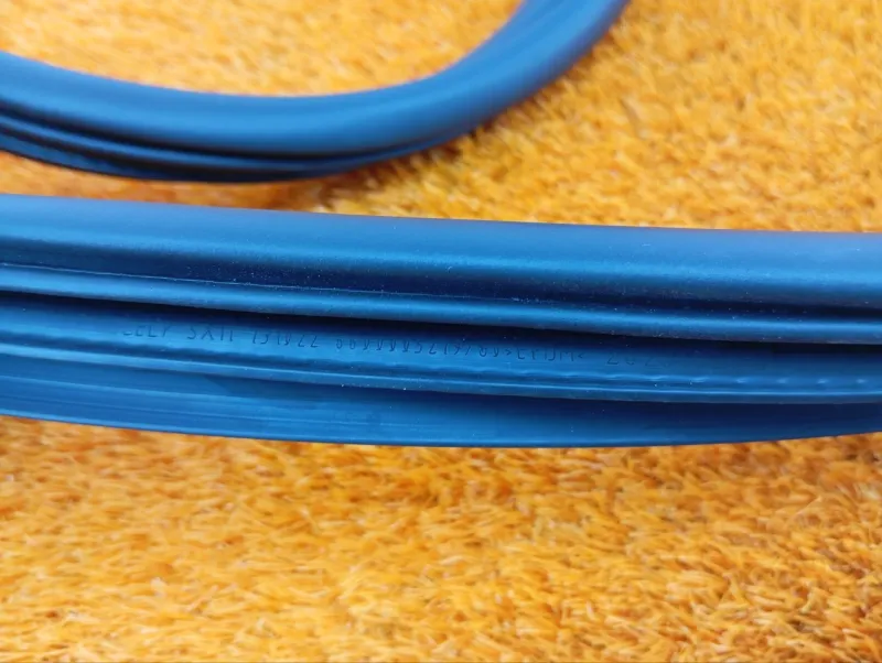 Уплотнитель проема двери