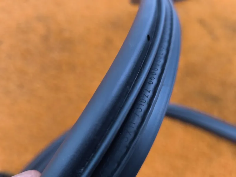 Уплотнитель проема двери