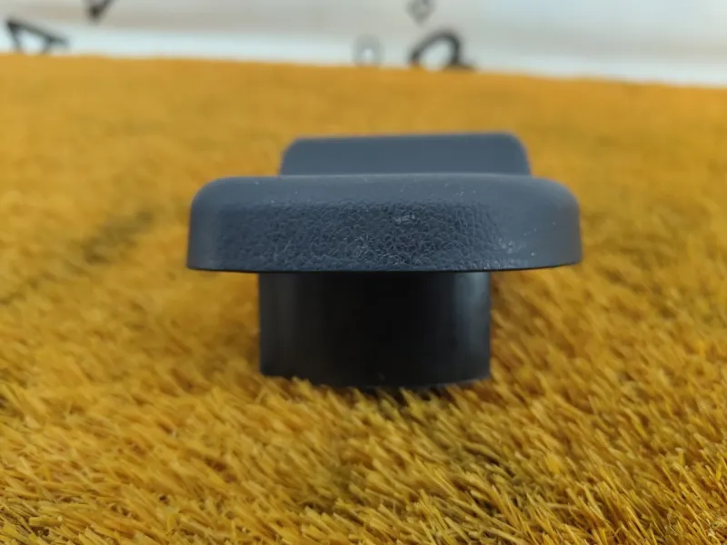 Заглушка крепления сиденья