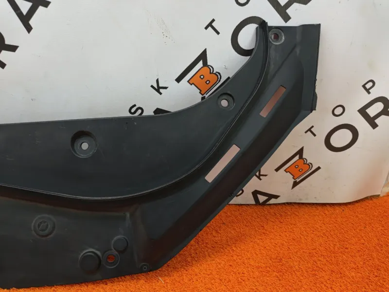 Накладка замка капота