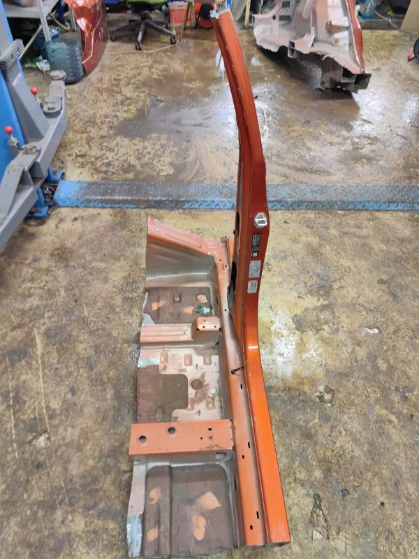 Порог с центральной стойкой