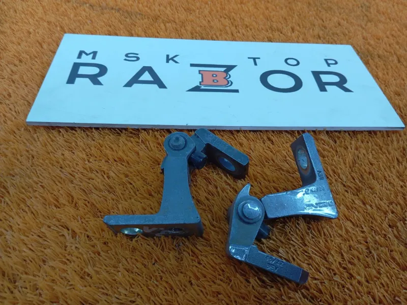 Петля двери