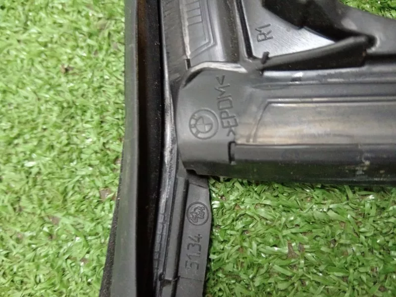 Уплотнитель стекла двери