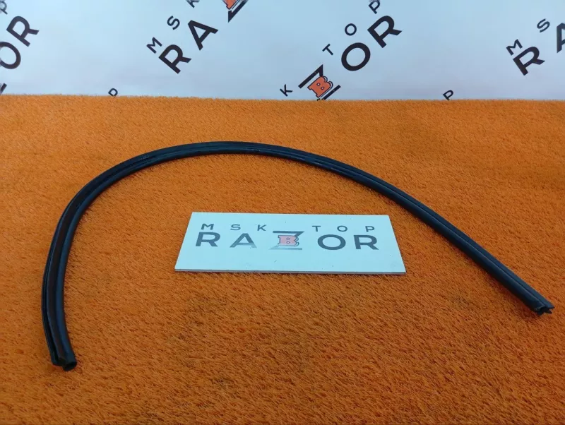 Уплотнитель капота