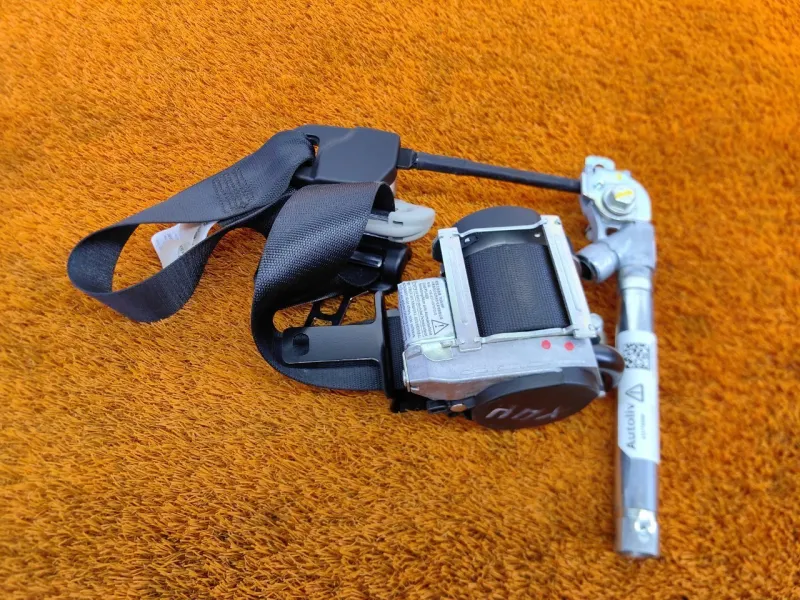 Ремень безопасности