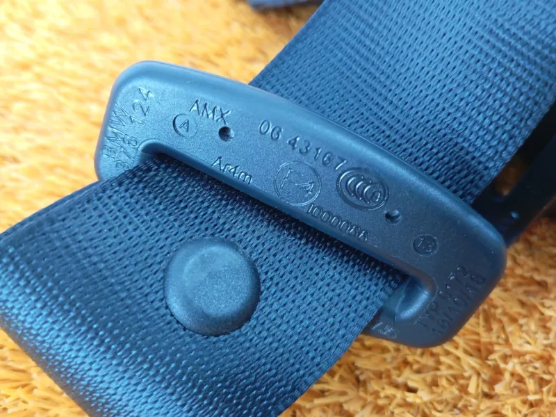 Ремень безопасности