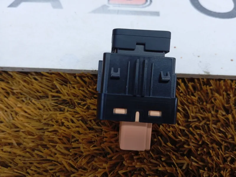 Кнопка обогрева сидений