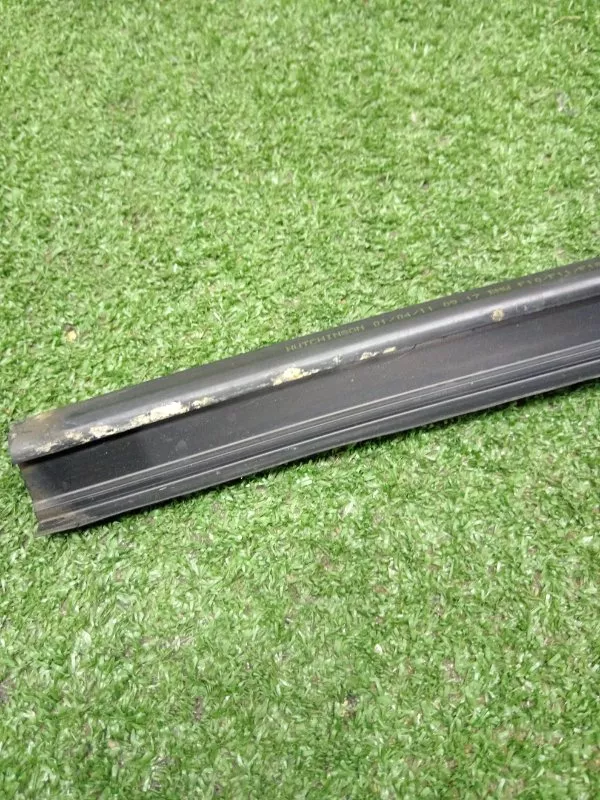 Уплотнитель стекла двери