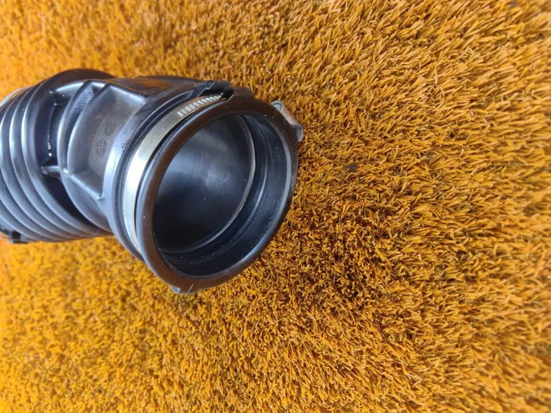 Патрубок воздушного фильтра