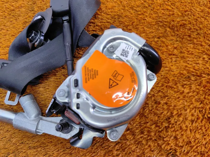 Ремень безопасности