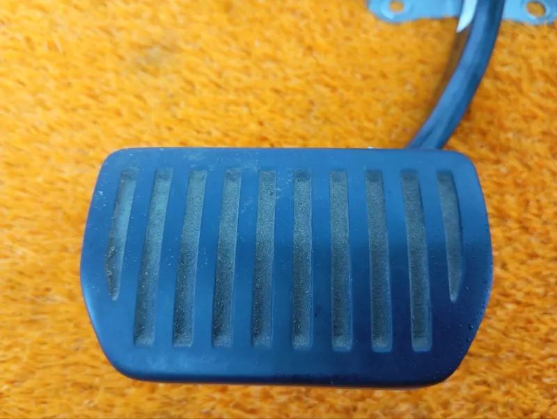 Педаль тормоза