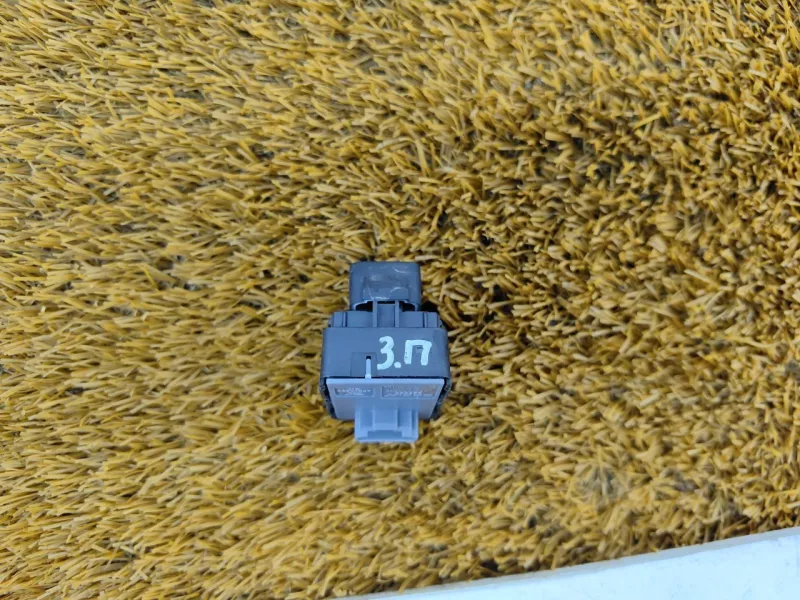 Кнопка стеклоподъемника