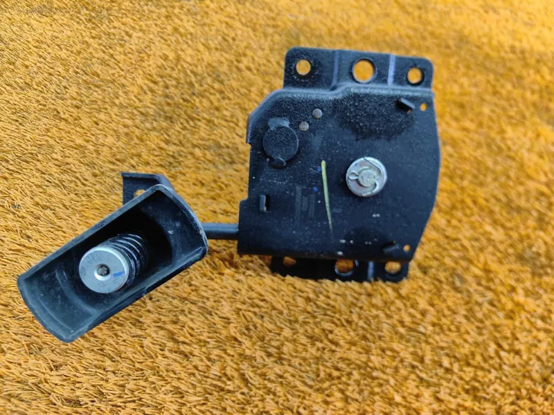 Крепление запасного колеса