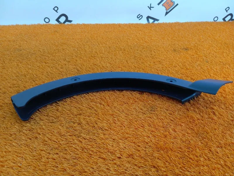 Накладка петли крышки багажника