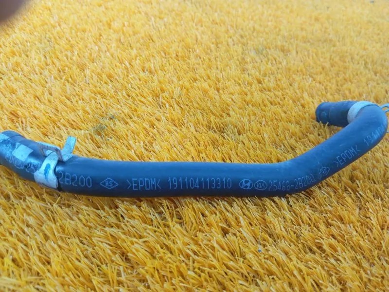 Патрубок радиатора