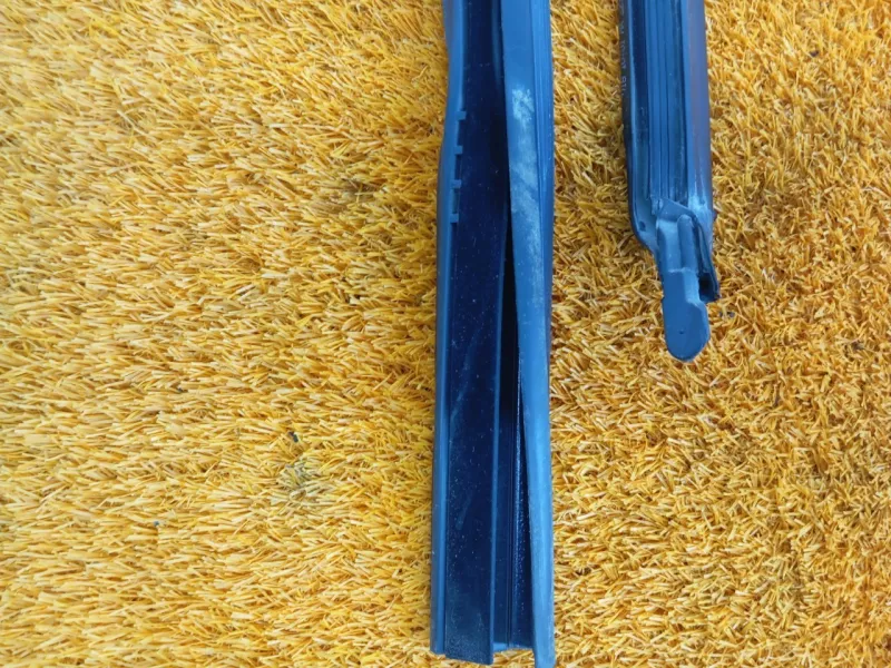 Уплотнитель стекла двери